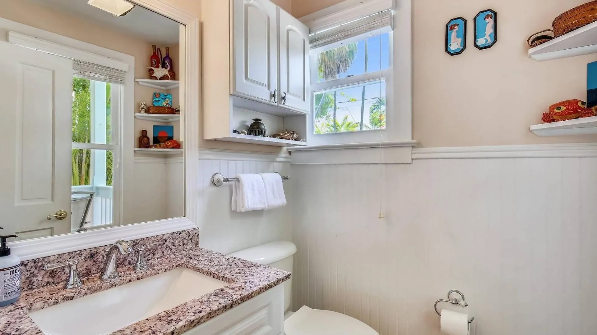 Land Of Love By Avantstay Pets Allowed Shared Pool Great Location Month Long Stays Only 基韋斯特